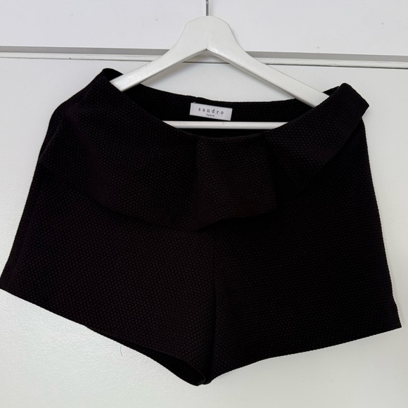 Sandro Paris Ruffled Textured Shorts in BLACK/Polyester S/ EU38 Great Condition - Picture 4 of 8